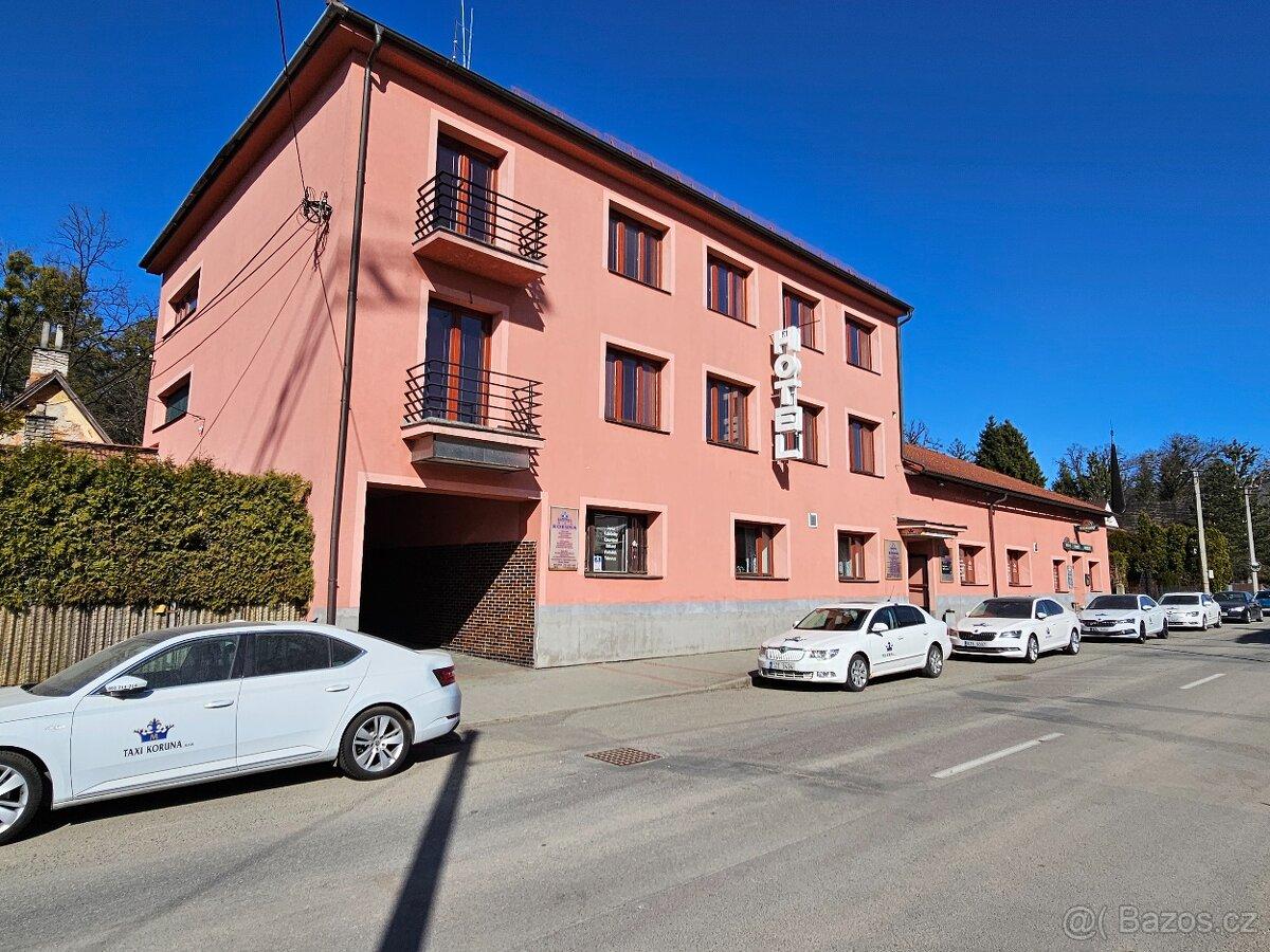 Prodej hotelu a rodineho domu v centru Valašska
