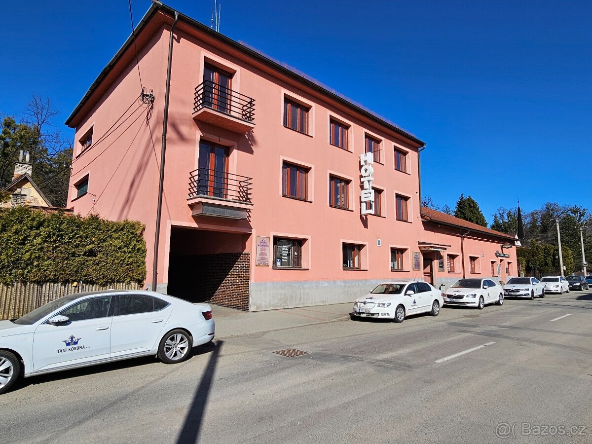 Prodej hotelu a rodineho domu v centru Valašska