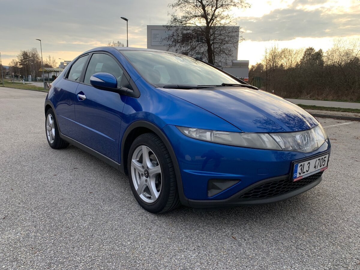 HONDA CIVIC VIII UFO 1.8 VTEC