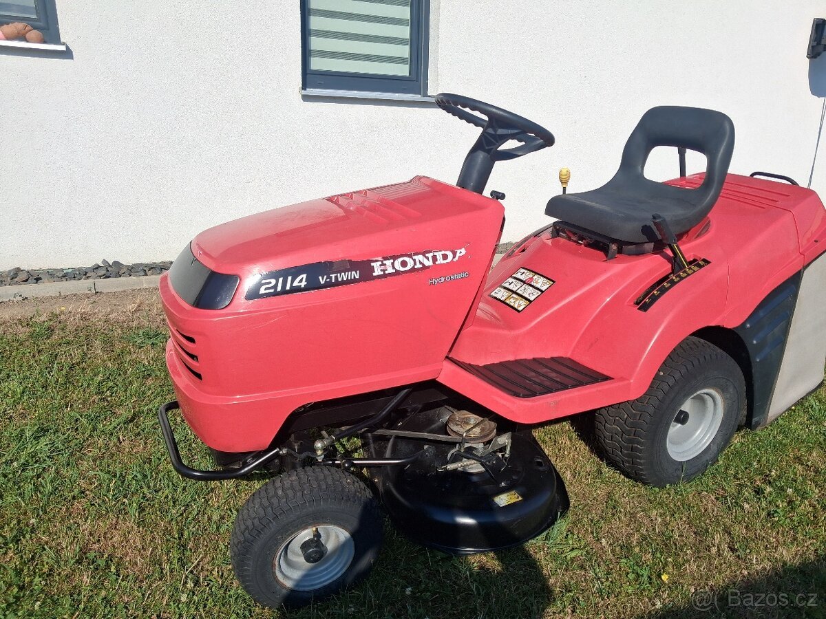 ZAHRADNI TRAKTOR HONDA DVOUVALEC