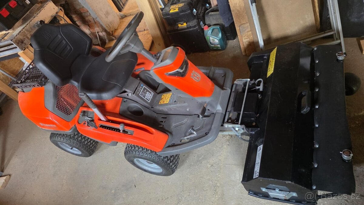 Rider Husqvarna R320X AWD (4x4) + cepový mulčovač – jen 25 m