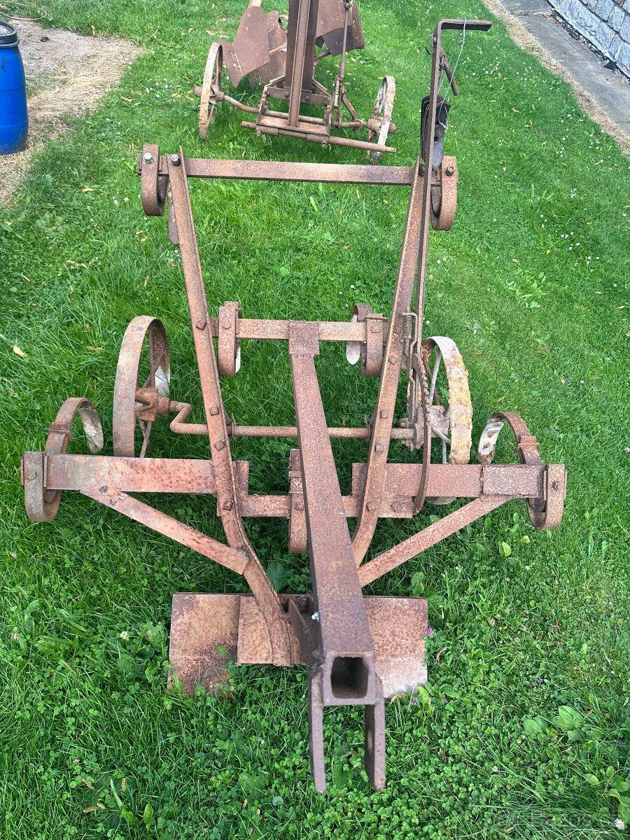 Staré zemědělské stroje