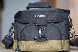 CANON 1300D + CANON EF-S 18-55mm iba 1500 snímkov