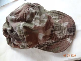 Vojenská maskáčová čepice z 20. století