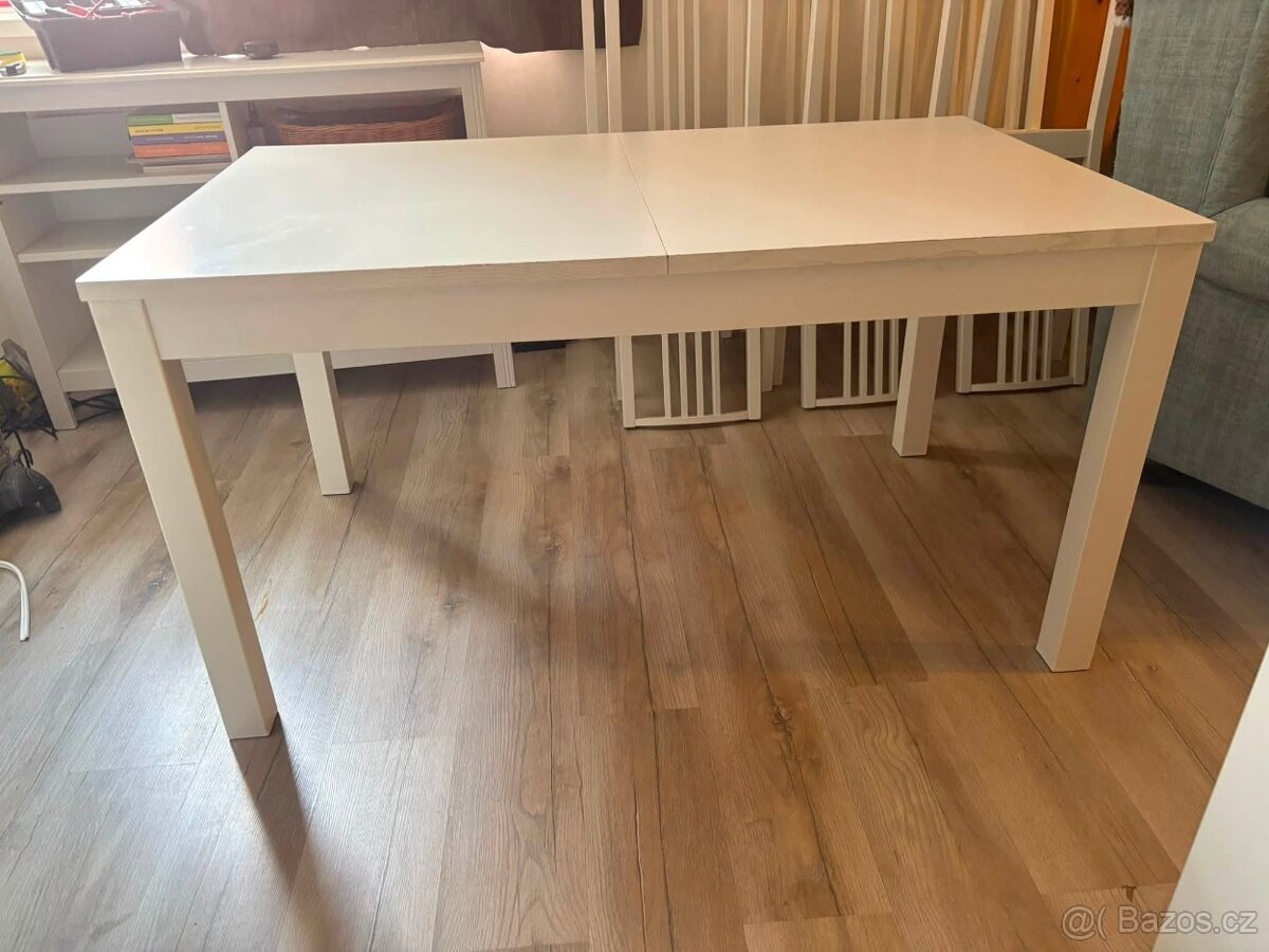 Jídelní stůl se 6 židlemi