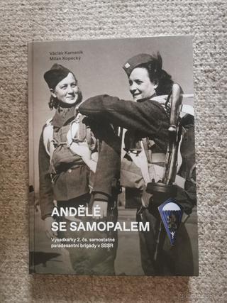 Kameník. Kopecký Andělé se samopalem