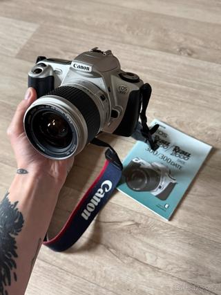 Analog Canon 300 + objektiv EF 28–90mm 4–5.6/f
