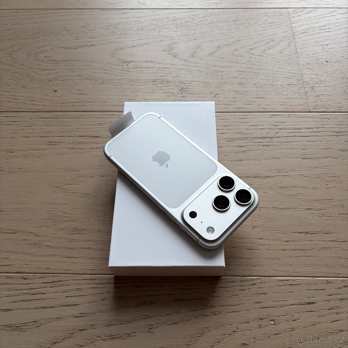 ZÁNOVNÍ APPLE IPHONE 17 PRO 256GB-STŘÍBRNÝ,BATERIE 100%