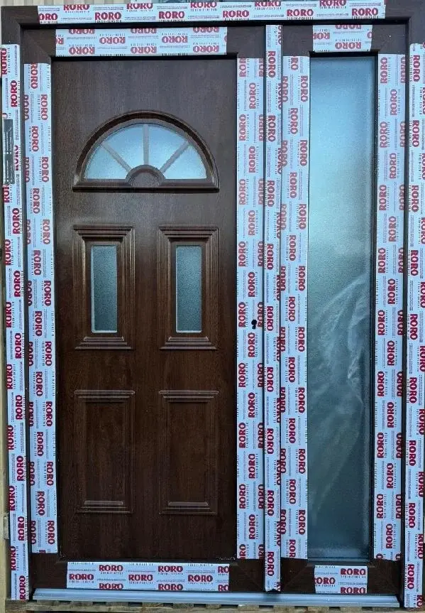 VCHODOVÉ PLASTOVÉ DVOUKŘÍDLÉ DVEŘE