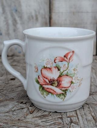 Porcelánový hrnek vlčí mák, zn.Epiag.