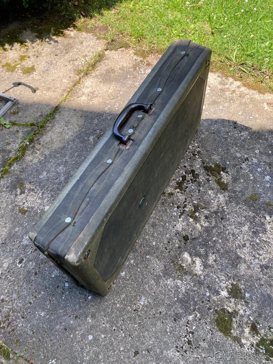 Transportní kufr na soprán saxofon a B klarinet.