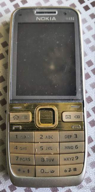 Nokia E52