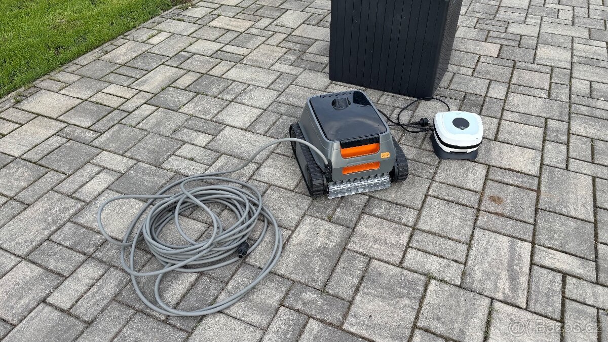 Roboticky vysavač bazenový