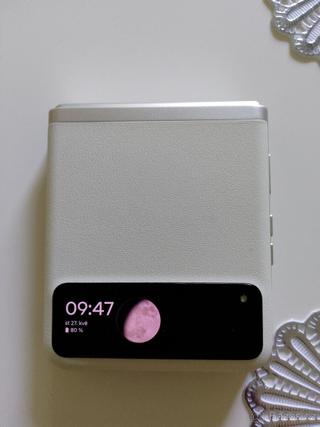 Motorola RAZR v 40 jetam dole flek a horní část nefunguje