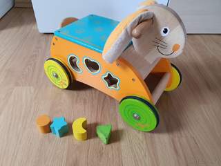 Dřevěný motorický vozík Zajíc , zn. Bigjigs Baby