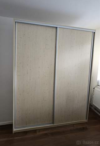 Šatní skříň