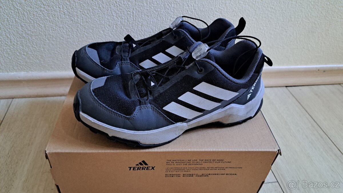 Nízké turistické boty Adidas terrex, vel. 37