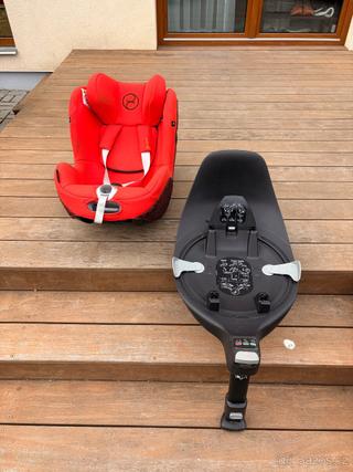 Autosedačka Cybex Sirona Z s bází a novorozeneckou vložkou