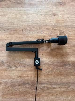 Rameno mikrofonu: Elgato Wave Mic Arm LP Mikrofon: FIFINE K6