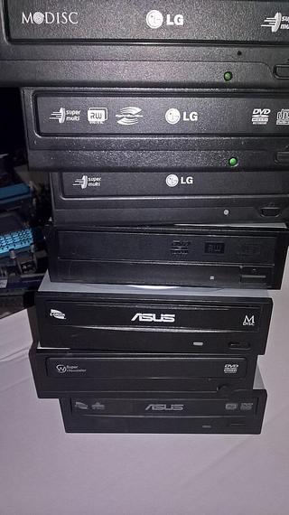 30 kusů funkčních DVD vypalovacích mechanik černých