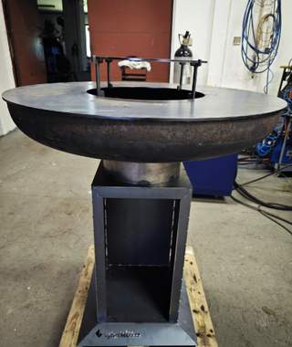 Gril s opékací deskou Ø 920 mm, výška 900