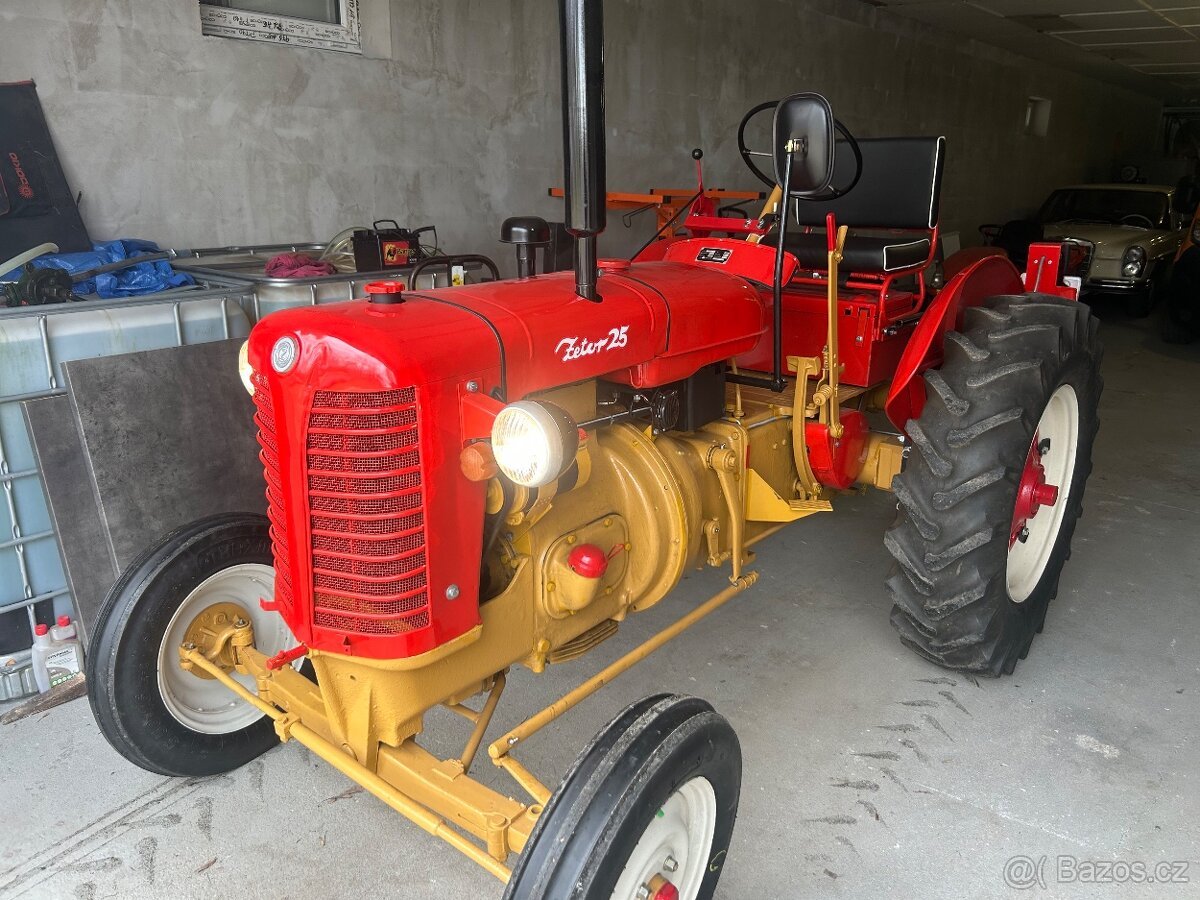 Zetor 25 rok 1949 s TP ( typ N pred Ackem)