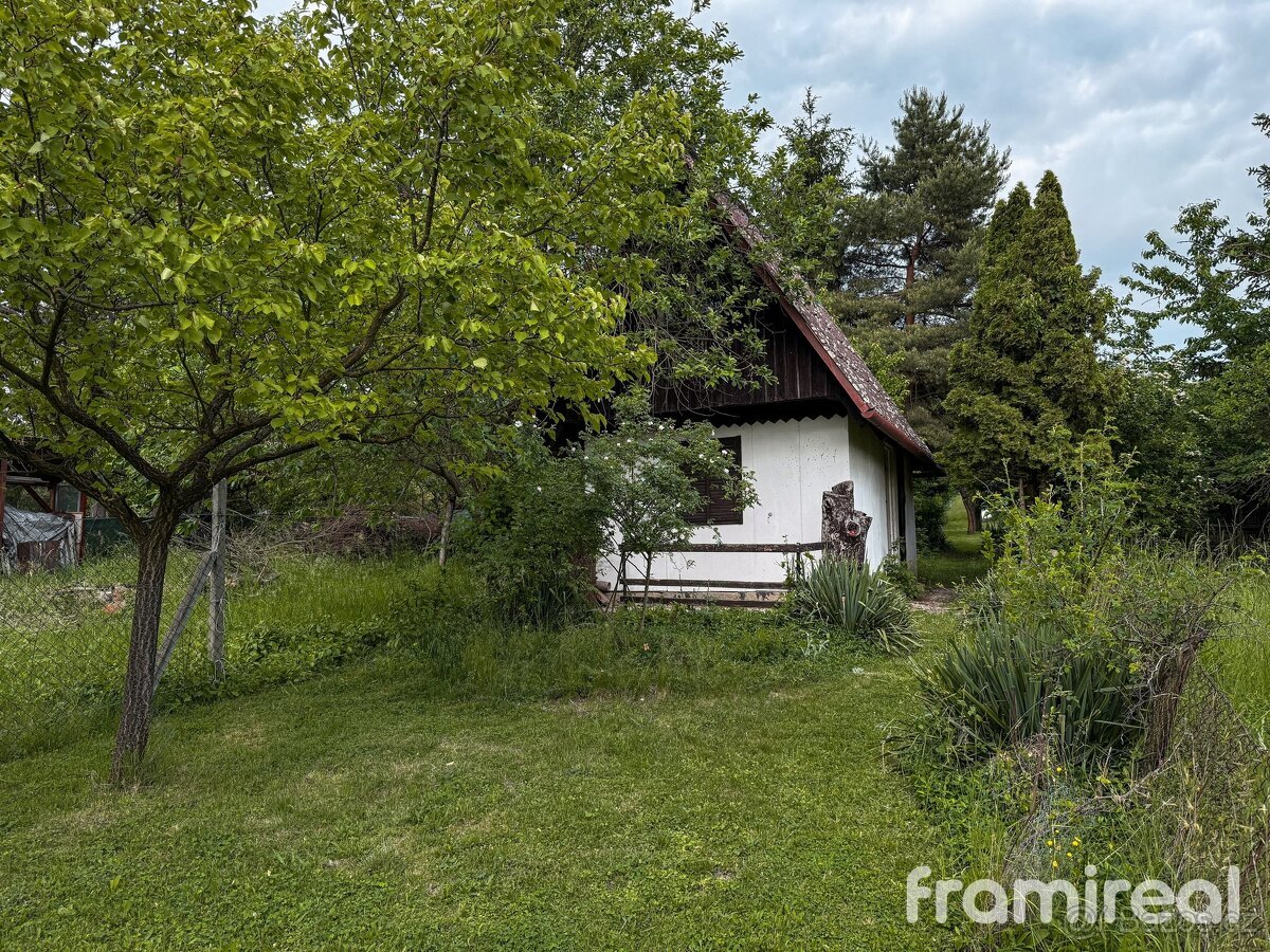 Chata se zahradou - Brno, Brněnské Ivanovice, 1 403 m²