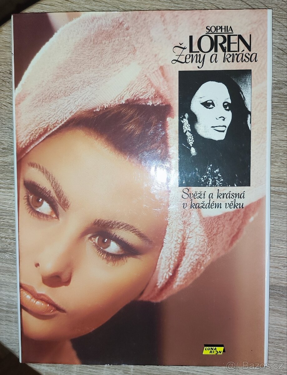 KNIHA ŽENY A KRÁSA - SOPHIA LOREN