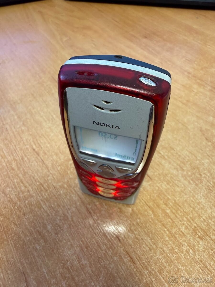 NOKIA 8310 v perfektním stavu se zcela novou baterií