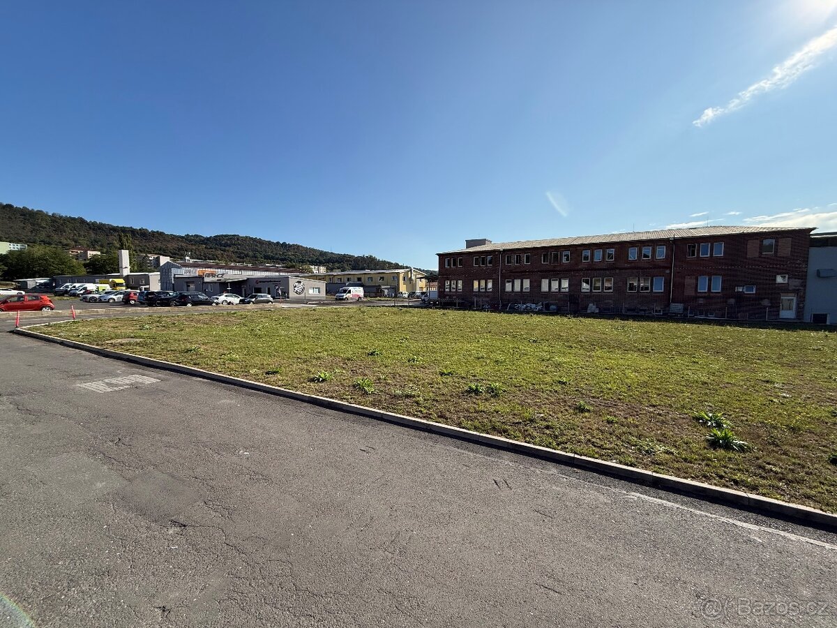 Pronájem travnaté plochy 2200m2 přípojky ing. sítě