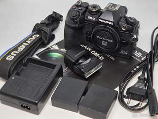 OLYMPUS OM-D M1 MkIII v stavu, jen 17k expozic