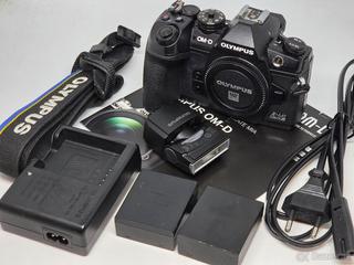 OLYMPUS OM-D M1 MkIII v stavu, jen 17k expozic