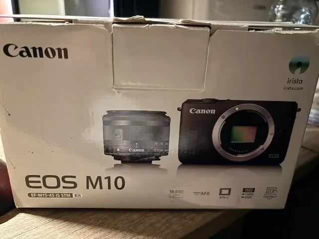 Canon R50 nový fotoaparát