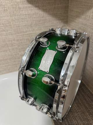 MAPEX SATURN III GREEN APPLE BURST 14x6,5 WALNUT/MAPLE