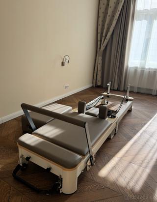 Reformer Pilates Stroj