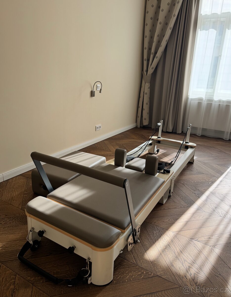 Reformer Pilates Stroj