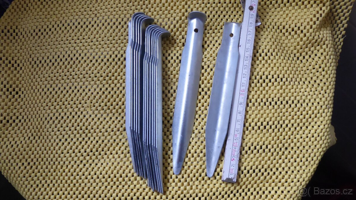 Kolíky NOVÉ stanové pozink 18 cm