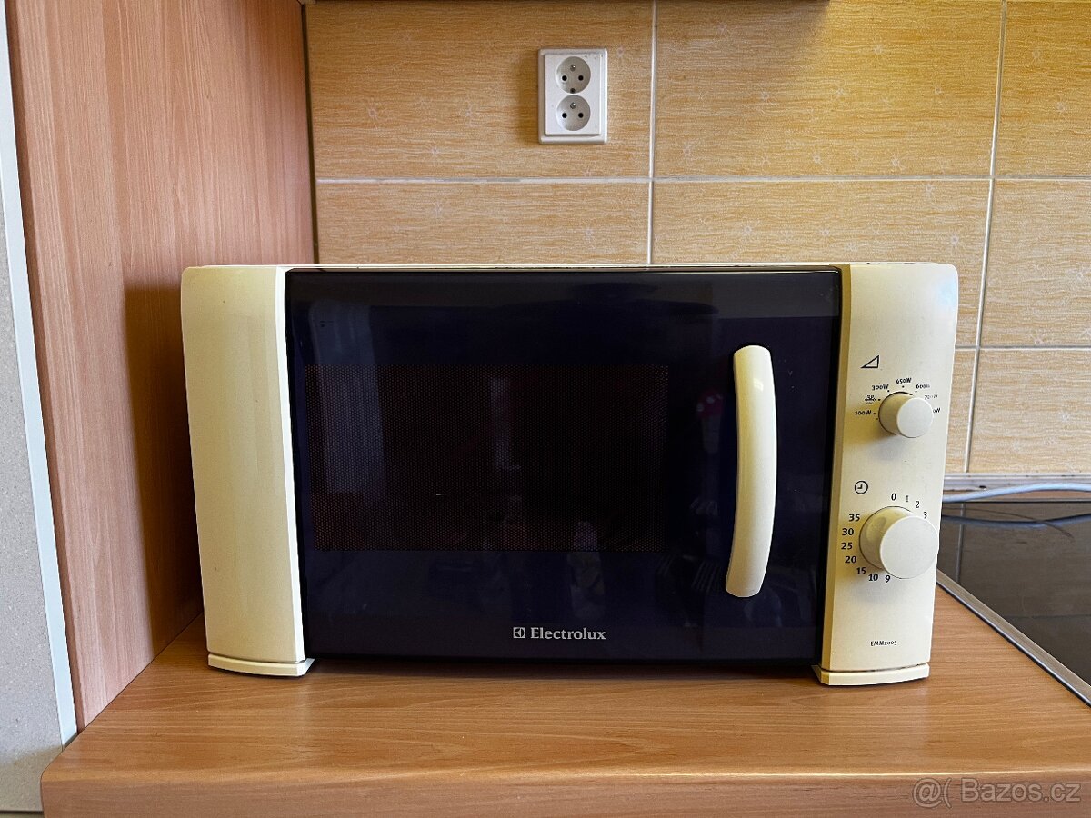 Mikrovlnná trouba Electrolux EMM2005