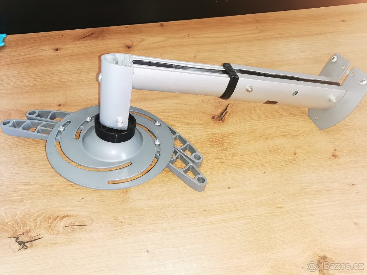 Držák projektoru Stoll - NOVÝ - model 1092