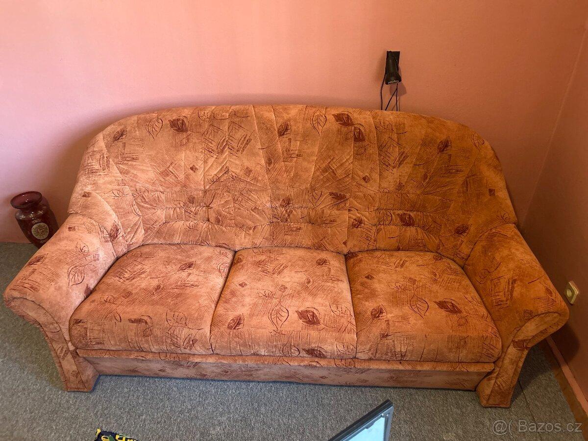 Nikdy nepoužitá sedačka, 2 křesla a taburet