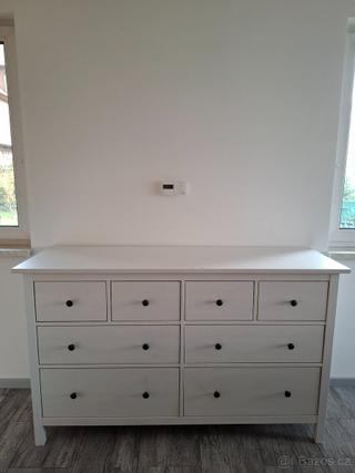 Komoda s 8 zásuvkami HEMNES, bílé mořidlo 160x96 cm