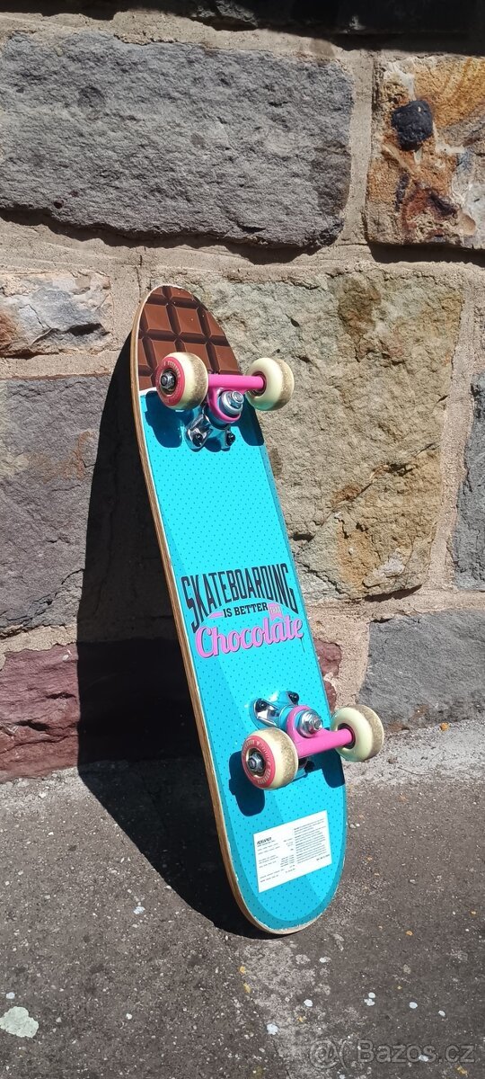 Skateboard - jako nový + chrániče