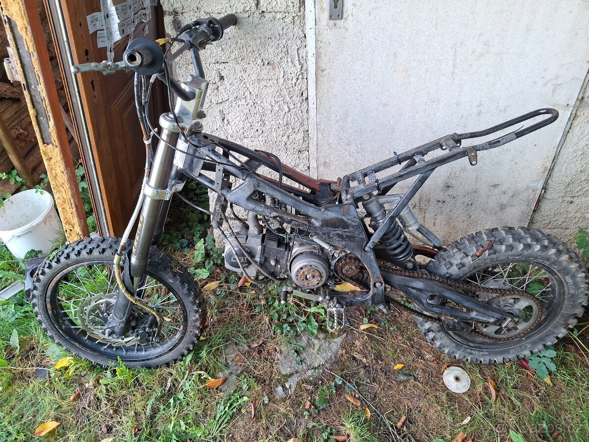 Pitbike 140 cm ( bez plastu,plně pojízdné )