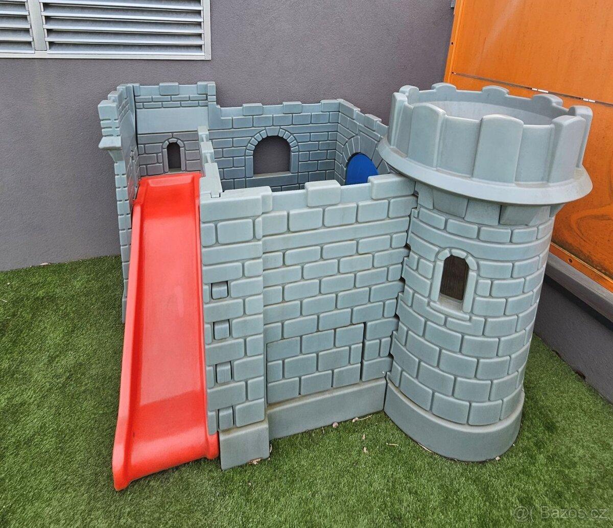 Dětský plastový hrad Little Tikes téměř nový s návodem