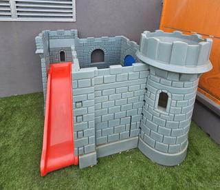 Dětský plastový hrad Little Tikes téměř nový s návodem