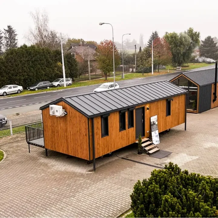 Nabídka nového projektu přízemního moderního mobílního domu.