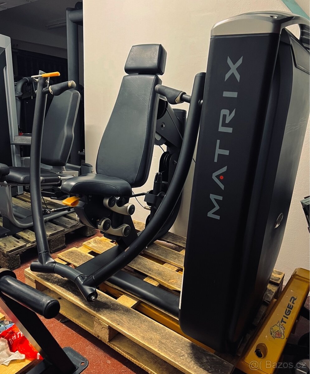 Ultra converging Chest press Matrix G7 - Zánovní