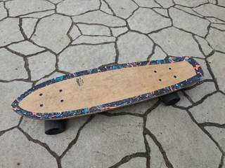 Decathlon skateboard Oxelo dřevěný 68x18cm