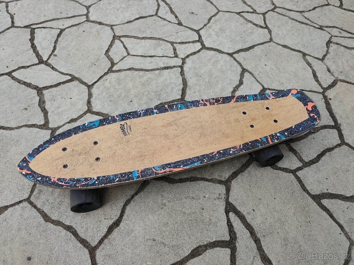 Decathlon skateboard Oxelo dřevěný 68x18cm