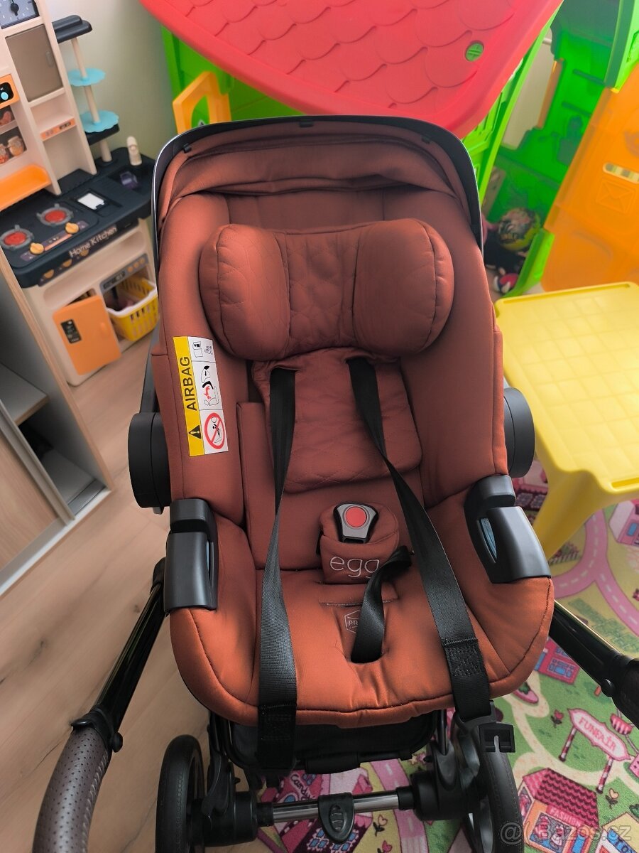 Kočárek značky Egg
